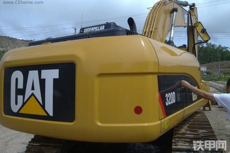 卡特彼勒320DGC液压挖掘机整机外观