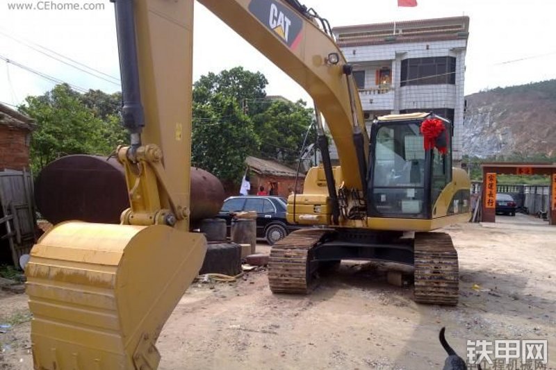 卡特彼勒320DGC液压挖掘机整机外观
