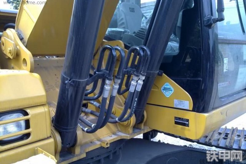 卡特彼勒320DGC液压挖掘机整机外观