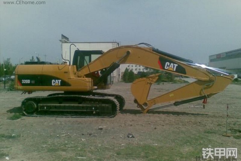 卡特彼勒320DGC液压挖掘机整机外观