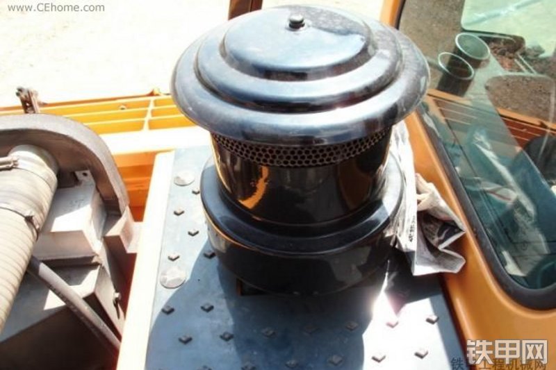 现代R215-9C挖掘机局部