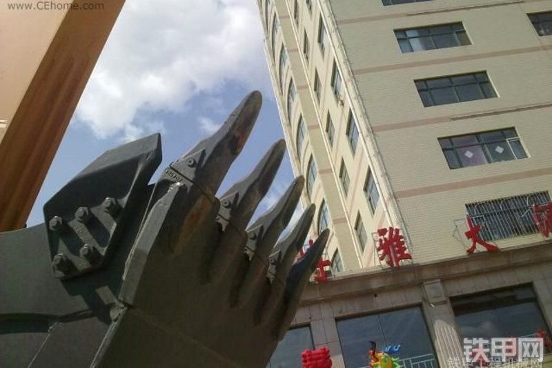 三一重工SY285C-8挖掘机整机外观