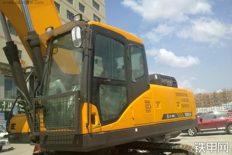 三一重工SY285C-8挖掘机整机外观
