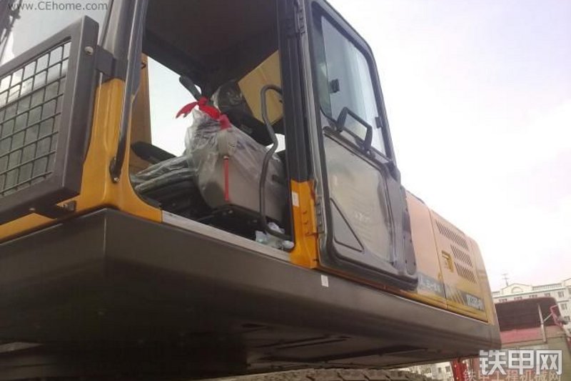 三一重工SY285C-8挖掘机整机外观