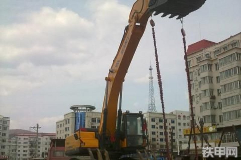 三一重工SY285C-8挖掘机整机外观