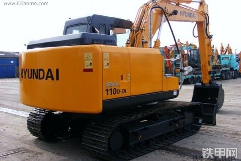 现代R110D-7A 挖掘机整机外观