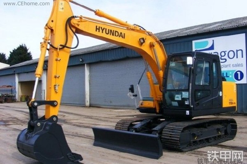 现代R110D-7A 挖掘机整机外观