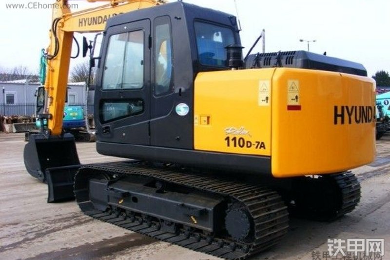 现代R110D-7A 挖掘机整机外观