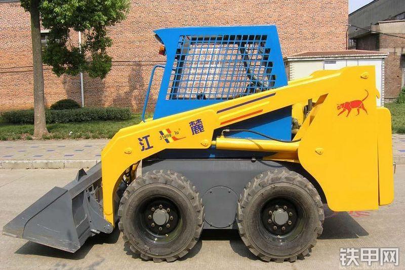 江麓机电JLZ900滑移装载机整机外观