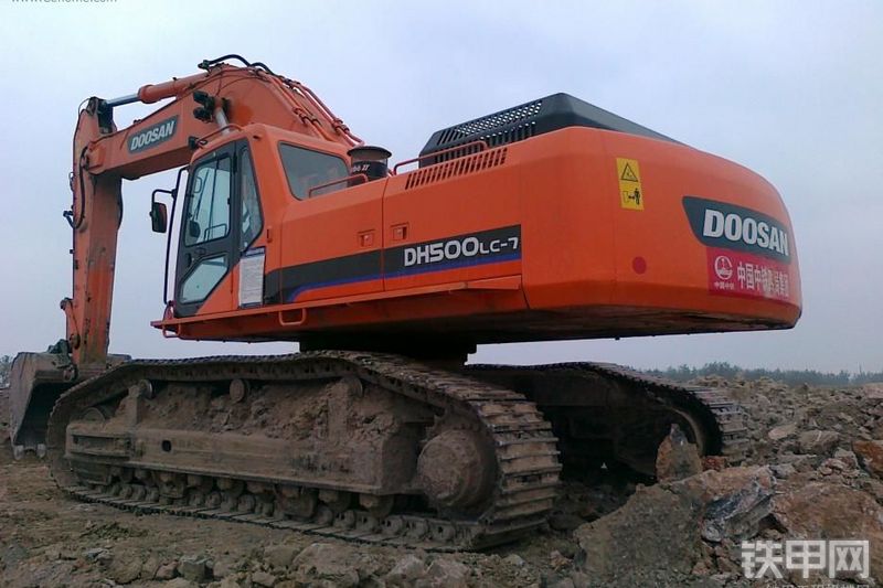 迪万伦DH500LC-7挖掘机整机外观