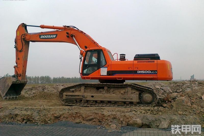 迪万伦DH500LC-7挖掘机整机外观