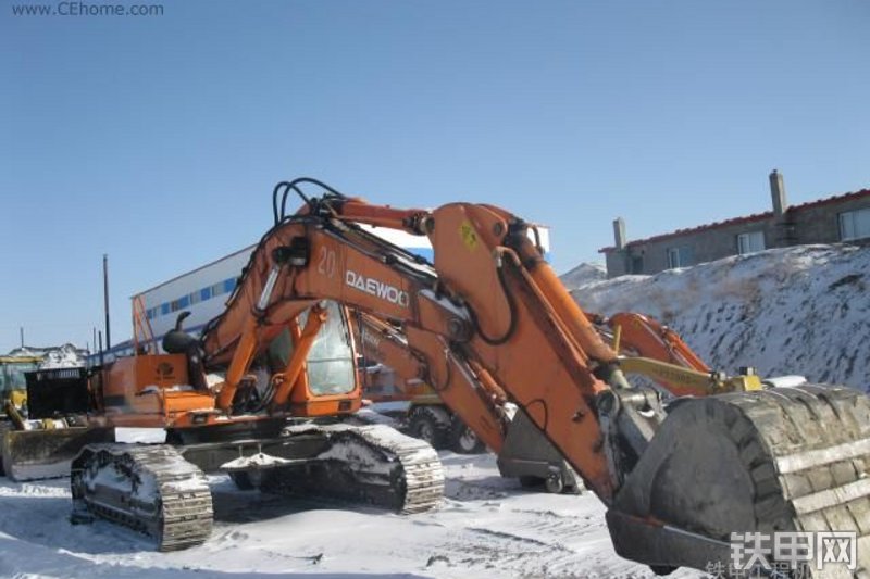 迪万伦DH500LC-7挖掘机整机外观