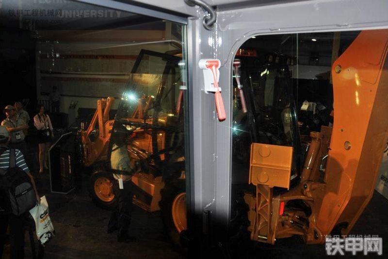 凯斯CX58C挖掘机局部