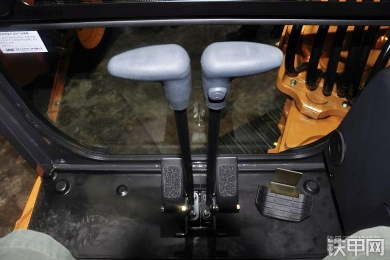 凯斯CX58C挖掘机局部