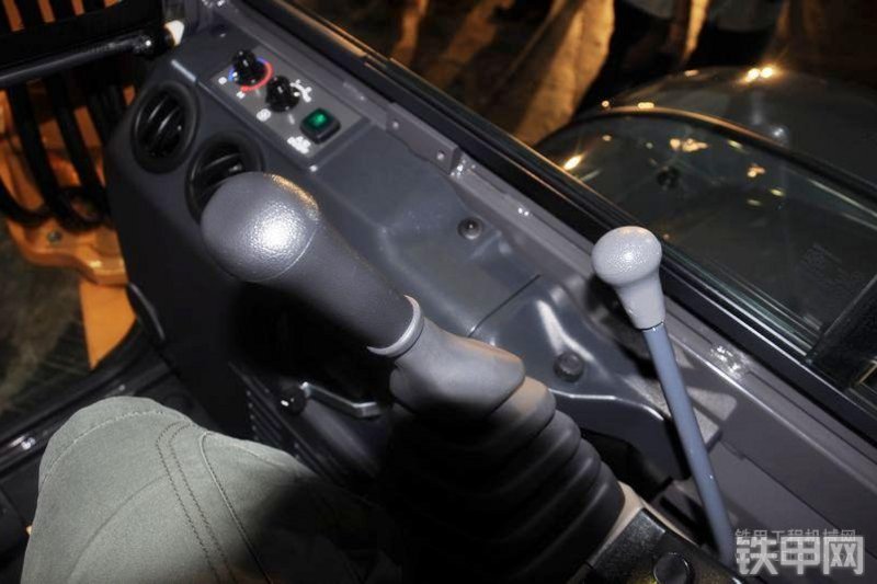 凯斯CX58C挖掘机局部