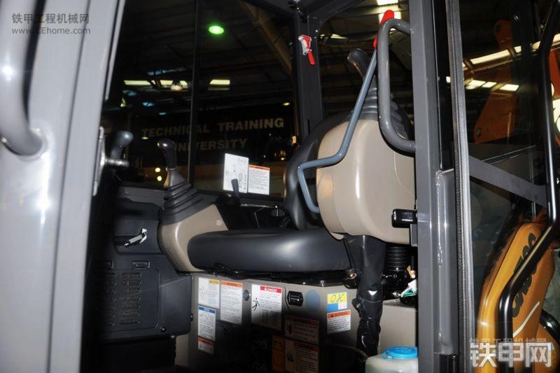 凯斯CX58C挖掘机局部