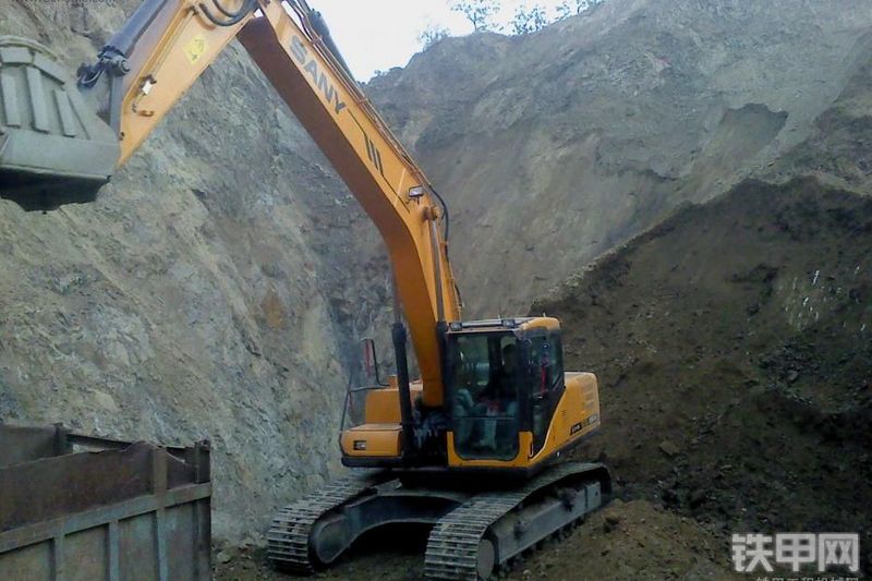 三一重工SY205C-8S挖掘机整机外观