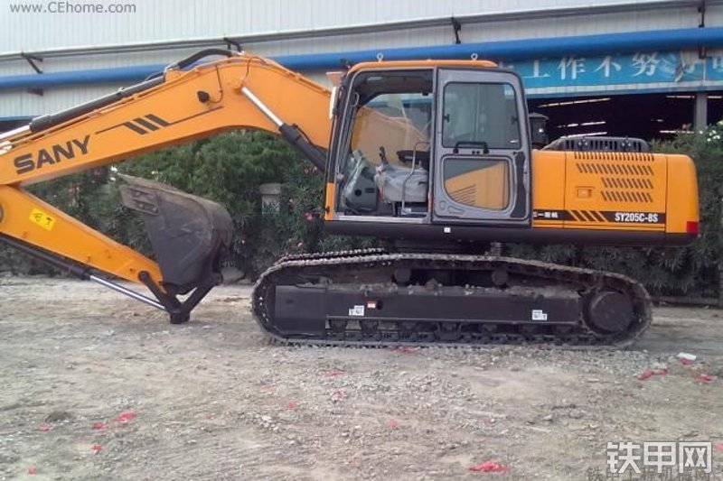 三一重工SY205C-8S挖掘机整机外观