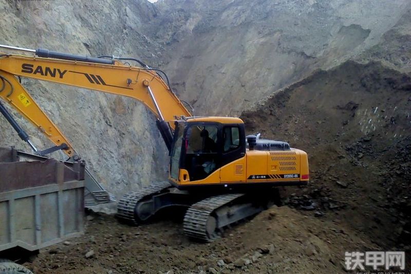 三一重工SY205C-8S挖掘机整机外观