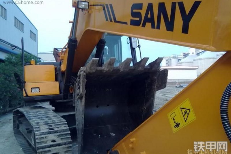 三一重工SY205C-8S挖掘机整机外观