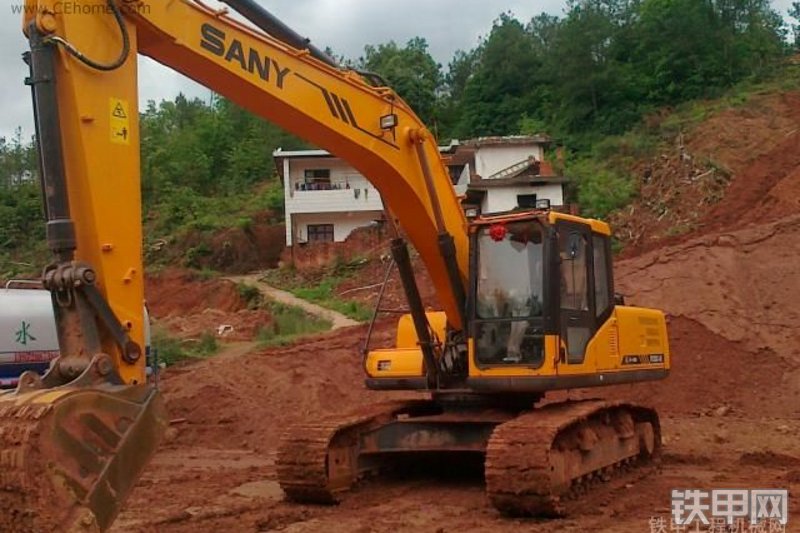 三一重工SY215C-8S挖掘机整机外观