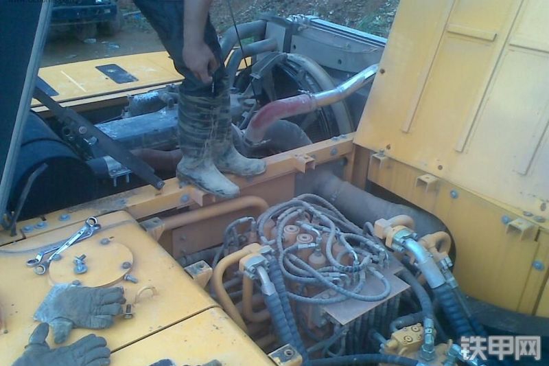 三一重工SY365C-8挖掘机整机外观