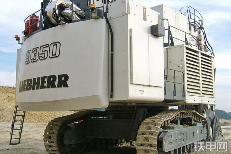 利勃海尔R9350矿用挖掘机整机外观