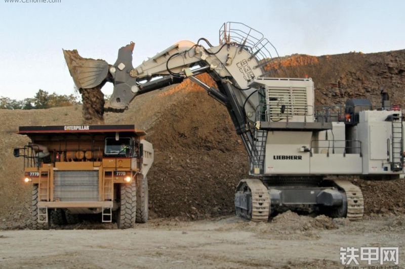 利勃海尔R9350矿用挖掘机整机外观