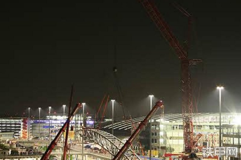 利勃海尔LG1750移动式起重机整机外观