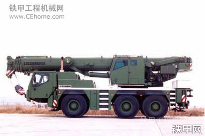 利勃海尔LTM1055-3.1军用起重机整机外观