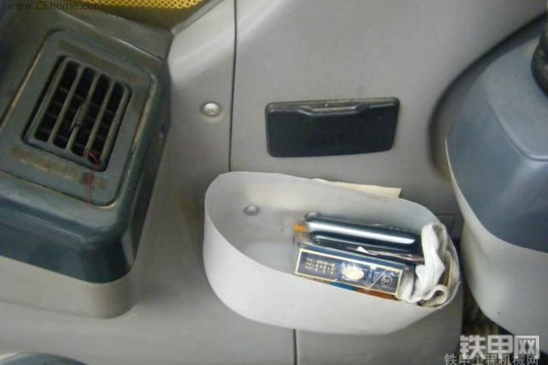 力士德SC270LC.8挖掘机整机外观