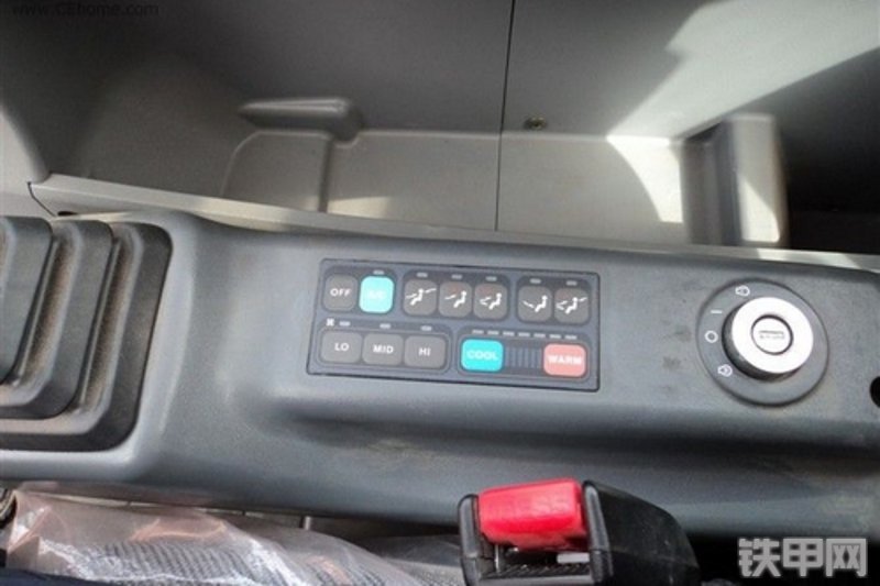 迪万伦DX60W挖掘机局部