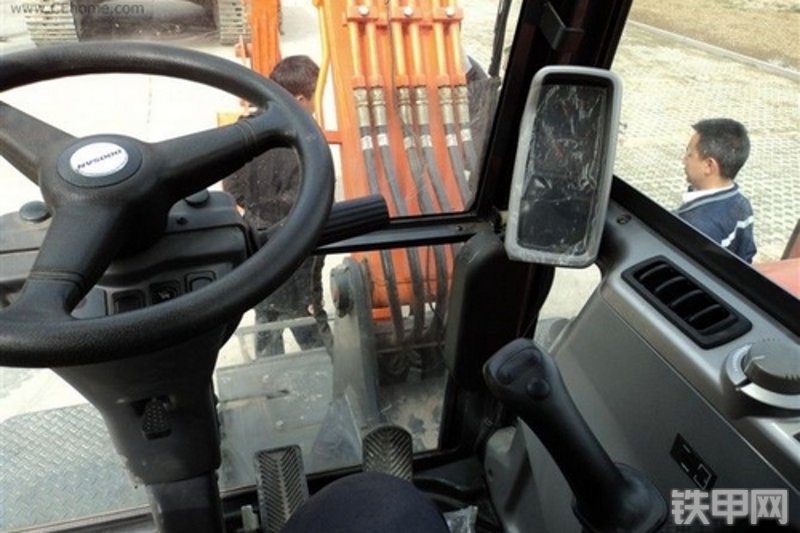 迪万伦DX60W挖掘机局部