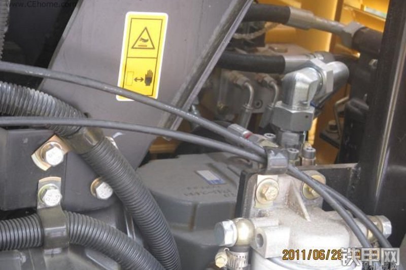 柳工CLG908D挖掘机整机外观