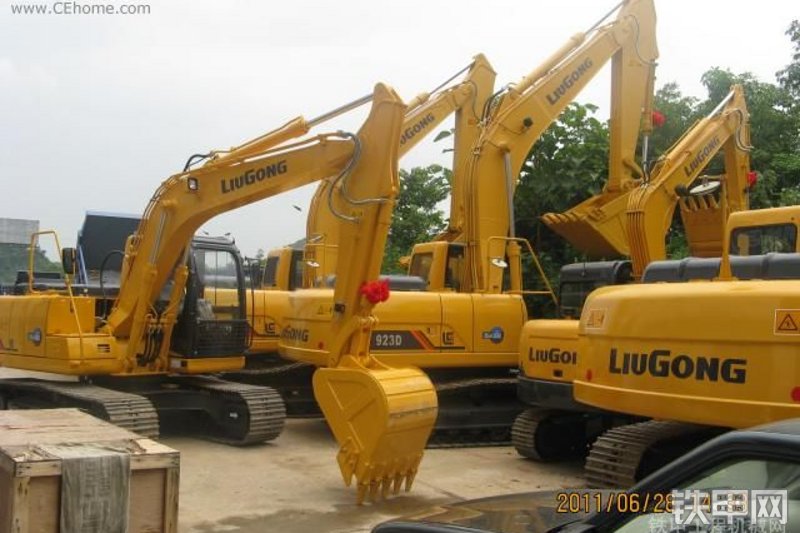 柳工CLG908D挖掘机整机外观