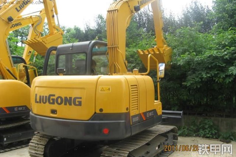 柳工CLG908D挖掘机整机外观