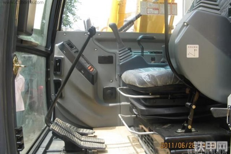 柳工CLG908D挖掘机整机外观