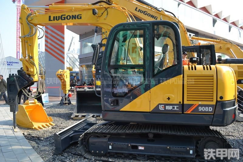 柳工CLG908D挖掘机整机外观