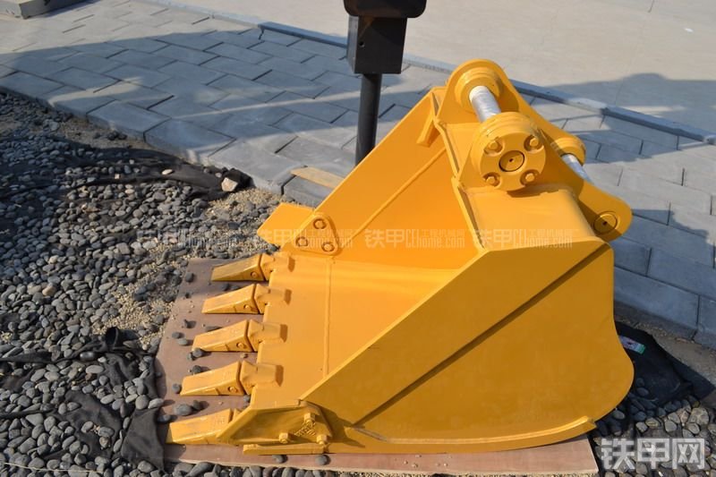 柳工CLG908D挖掘机整机外观