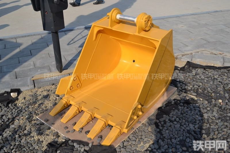 柳工CLG908D挖掘机整机外观