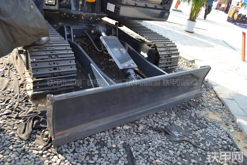 柳工CLG908D挖掘机整机外观