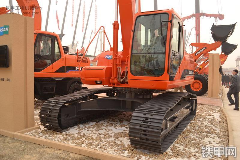 迪万伦DH220LC-9E挖掘机局部