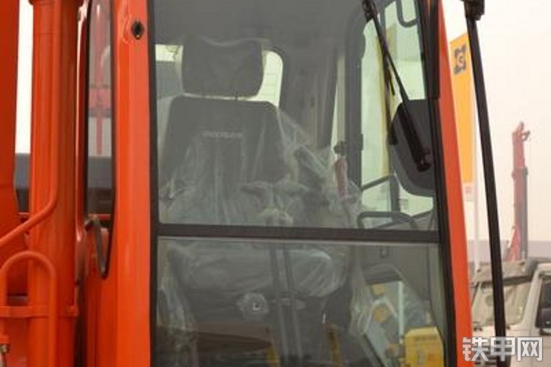 迪万伦DH220LC-9E挖掘机局部