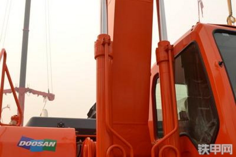 迪万伦DH220LC-9E挖掘机局部