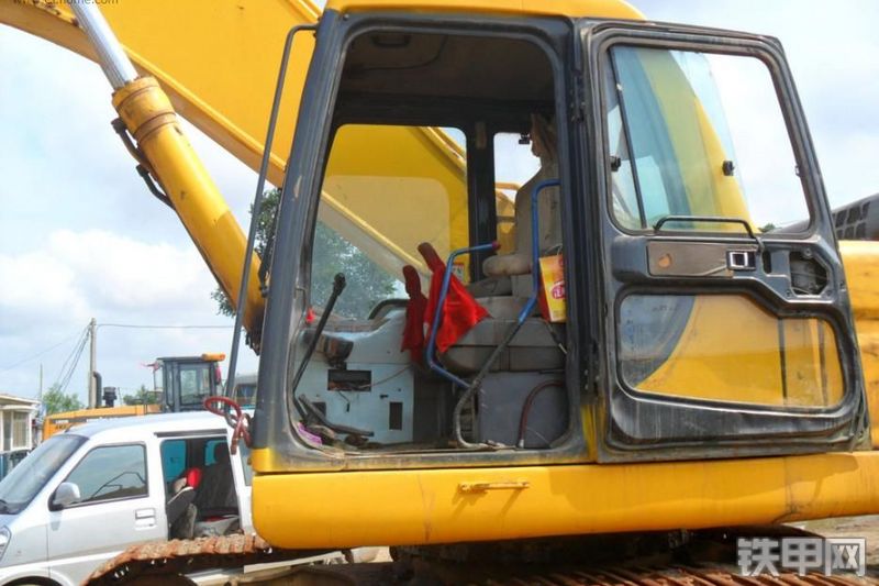 小松PC400-6挖掘机整机外观