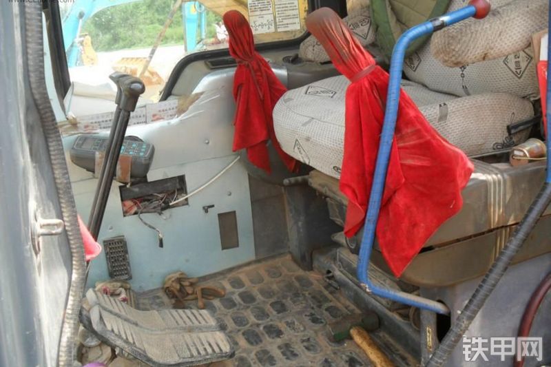 小松PC400-6挖掘机整机外观