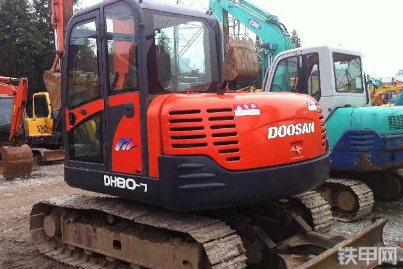 迪万伦DH80-7挖掘机整机外观
