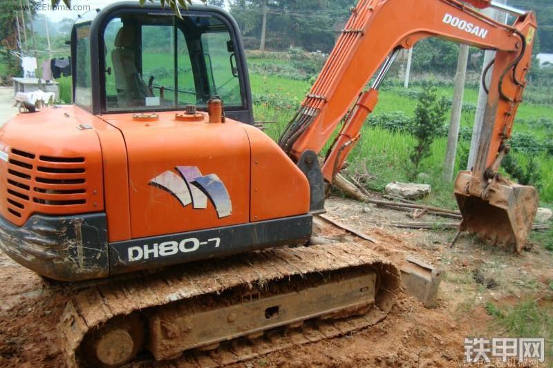 迪万伦DH80-7挖掘机整机外观