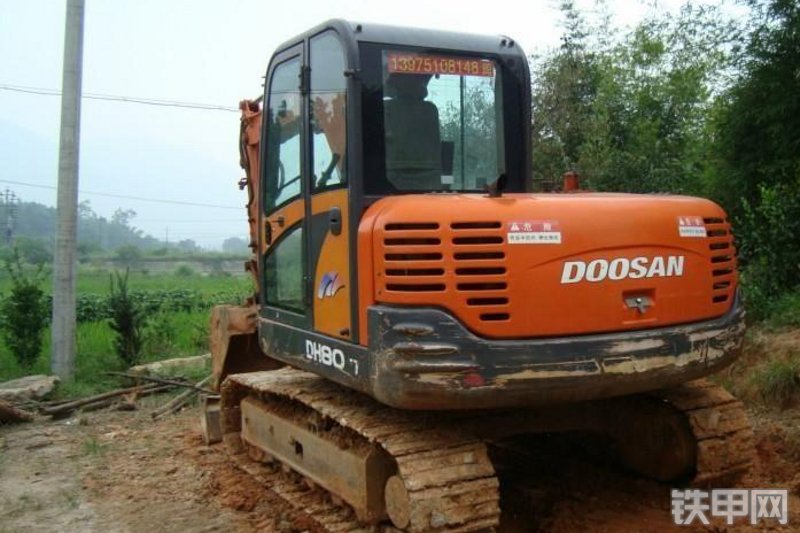 迪万伦DH80-7挖掘机整机外观