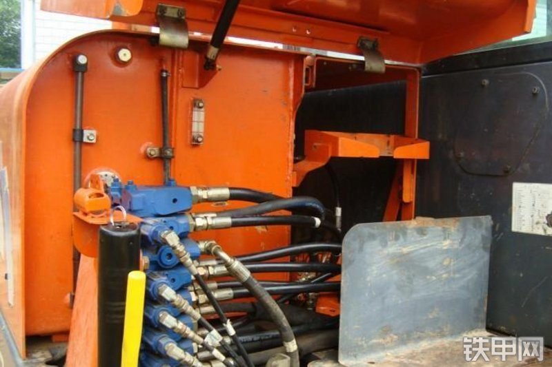 迪万伦DH80-7挖掘机整机外观